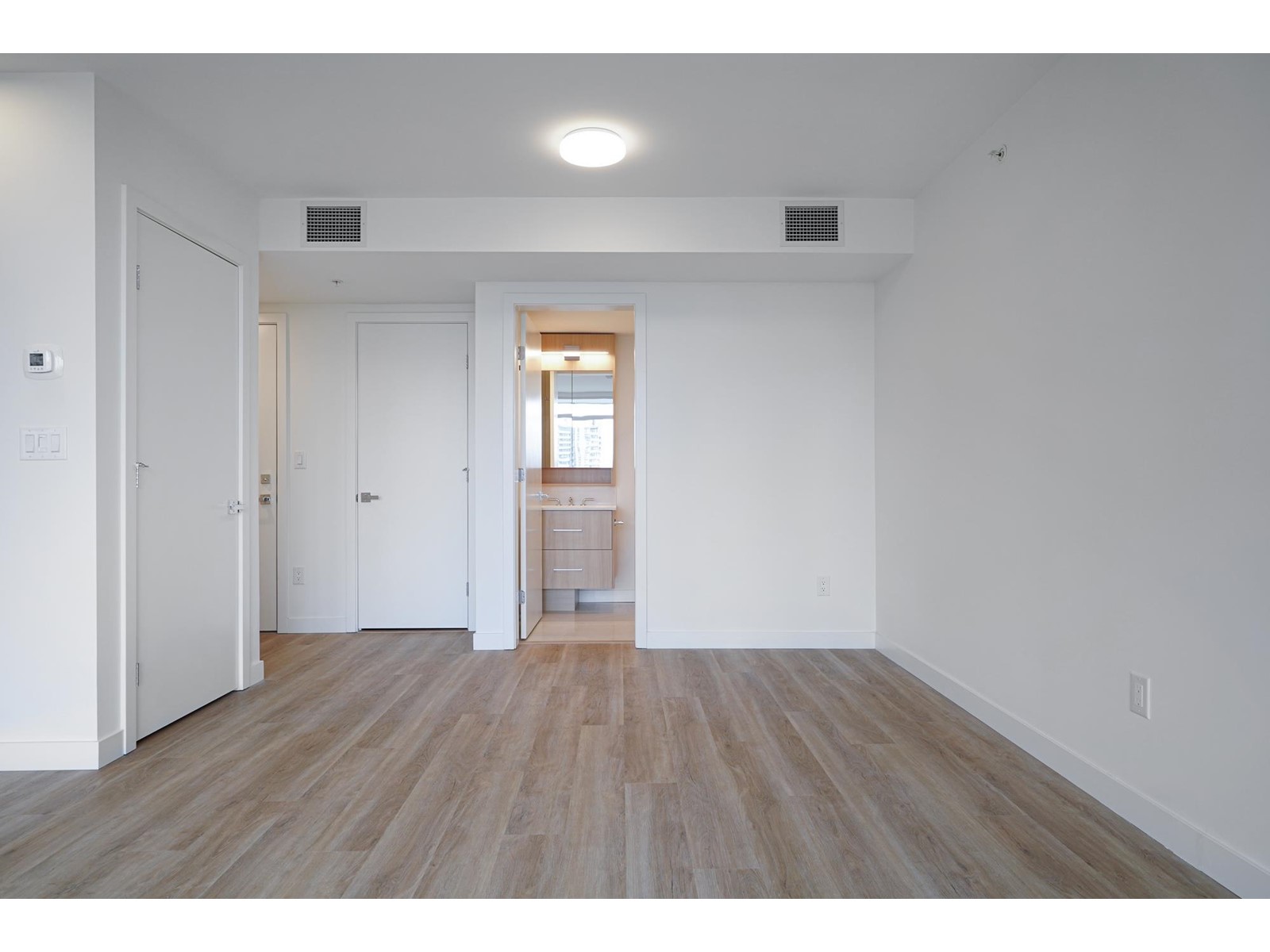 1506 9675 King George Boulevard, Surrey, British Columbia  V3T 2V3 - Photo 4 - R2972599