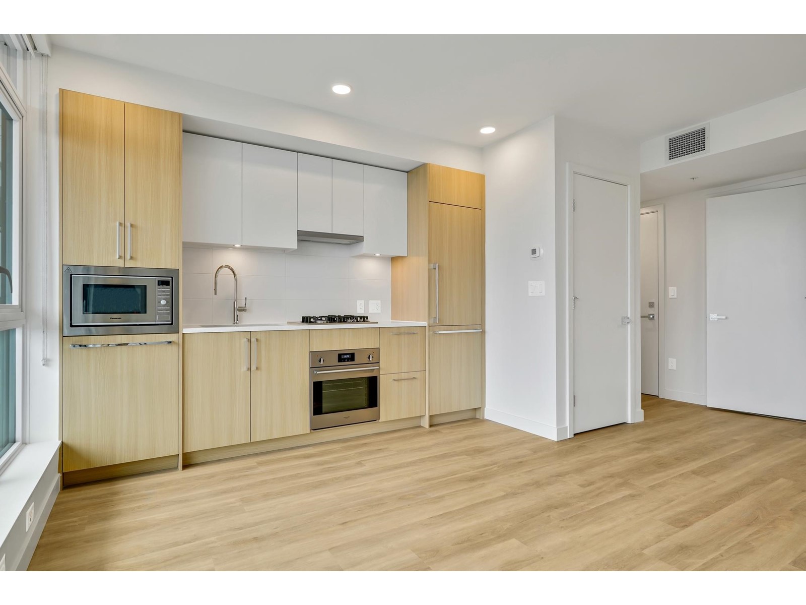 1506 9675 King George Boulevard, Surrey, British Columbia  V3T 2V3 - Photo 3 - R2972599