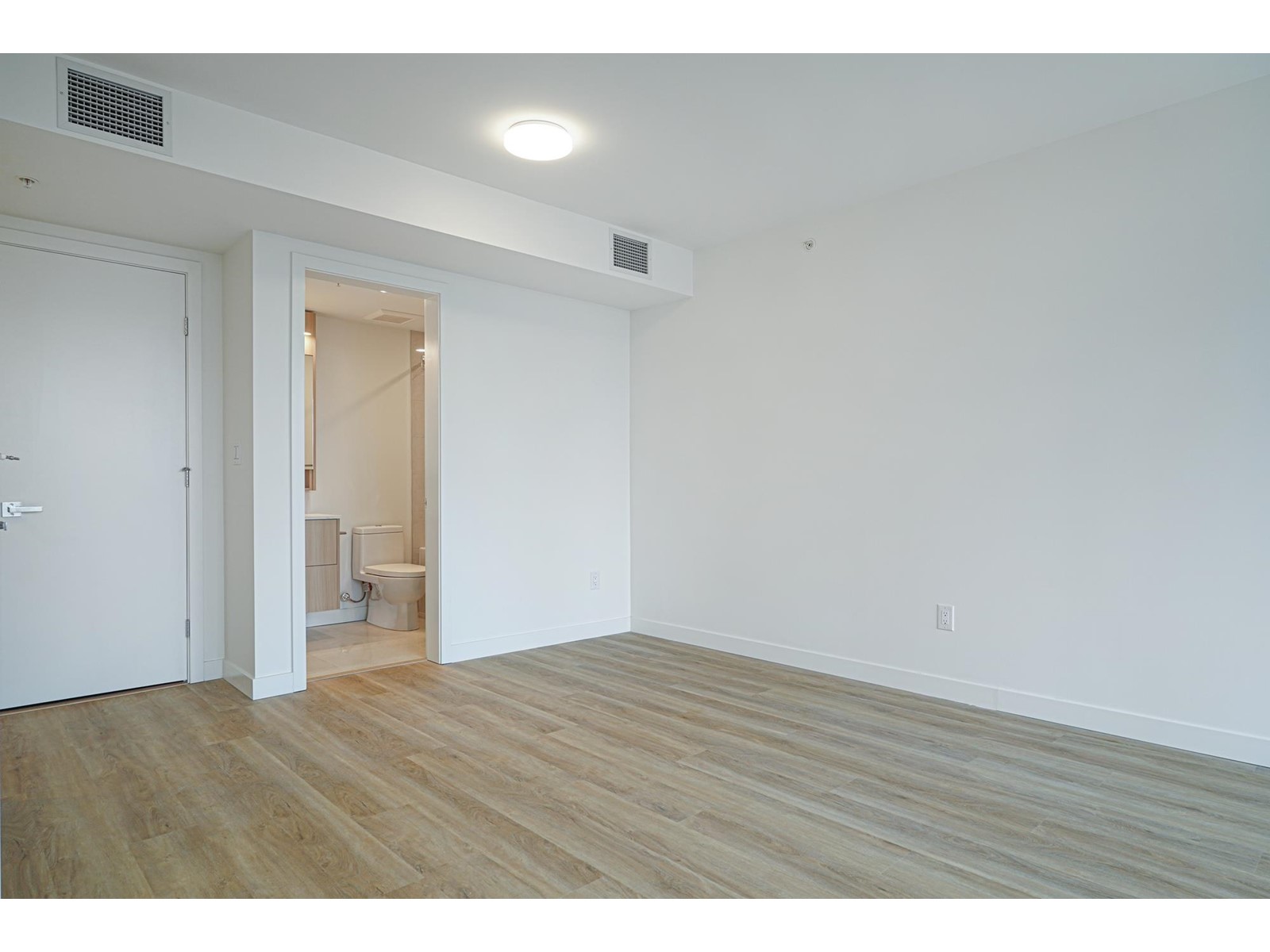 1506 9675 King George Boulevard, Surrey, British Columbia  V3T 2V3 - Photo 5 - R2972599