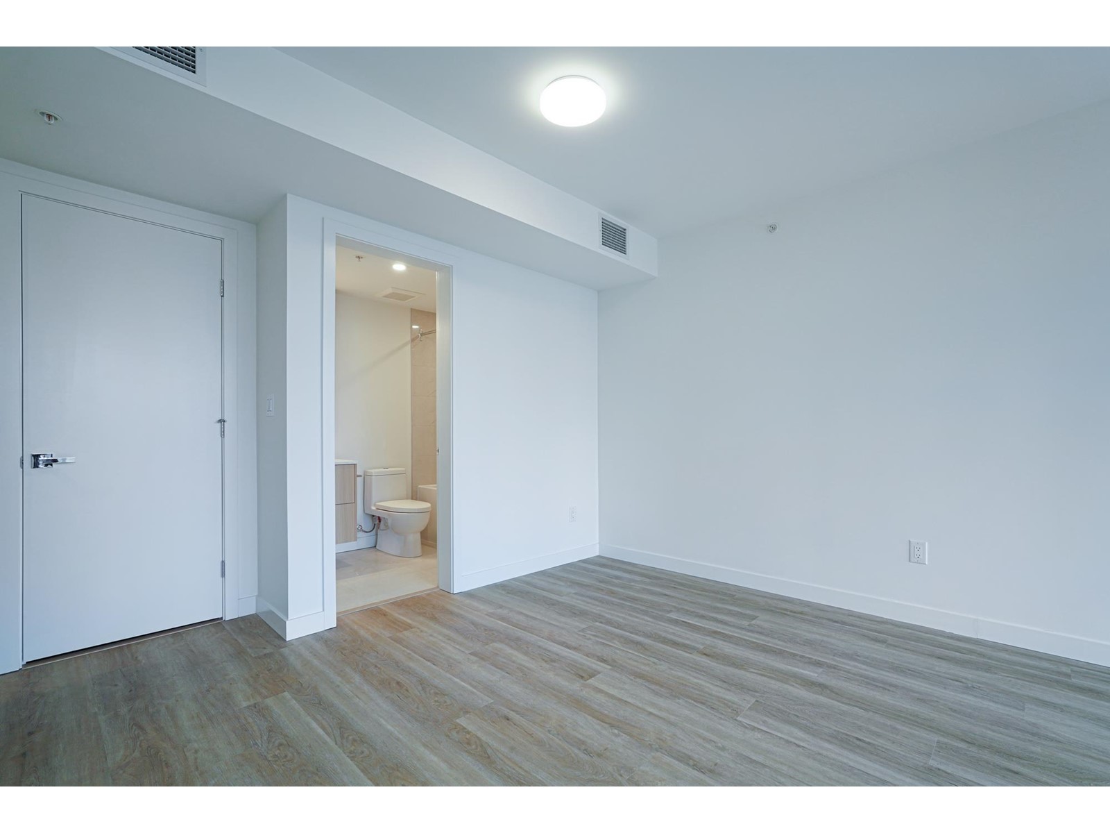 1506 9675 King George Boulevard, Surrey, British Columbia  V3T 2V3 - Photo 16 - R2972599