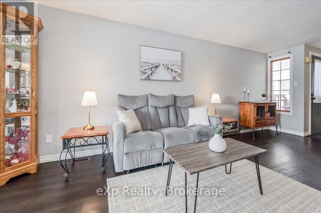 260 Strathallan Street, Centre Wellington, Ontario  N1M 3L5 - Photo 15 - X12066612