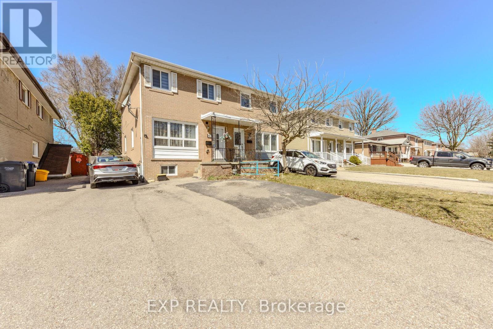 Property at 40 CORBY CRESCENT image 2