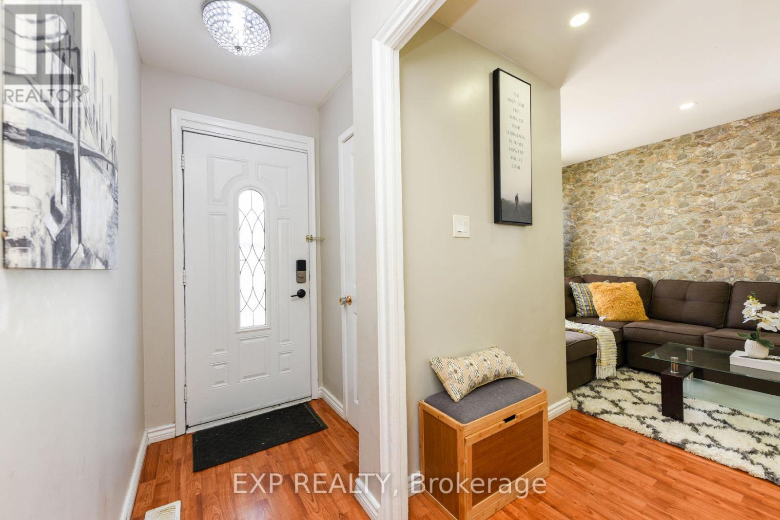 Property at 40 CORBY CRESCENT image 3