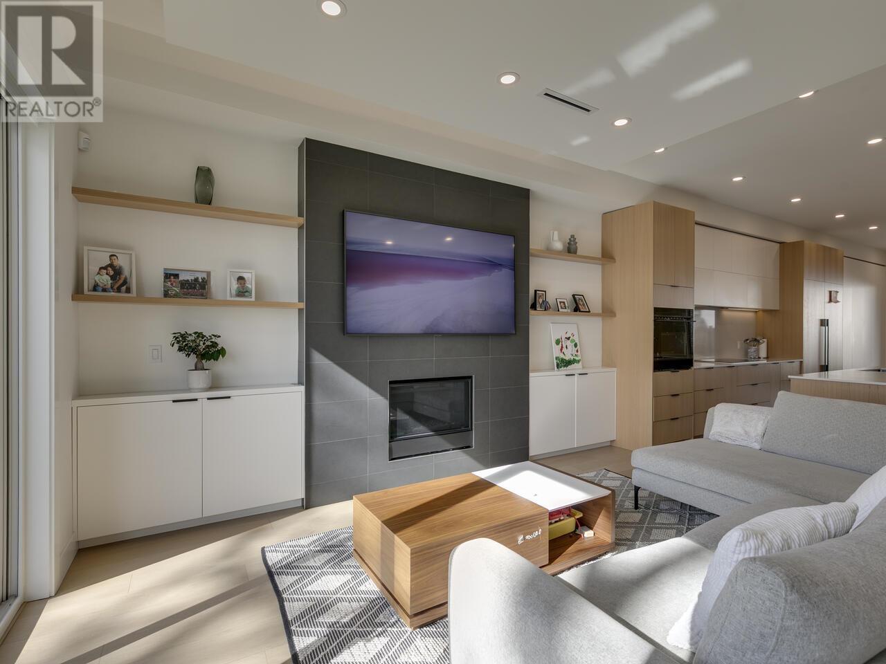 336 E 5th Street, North Vancouver, British Columbia  V7L 1L9 - Photo 11 - R2974948