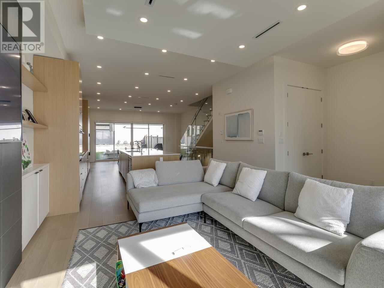 336 E 5th Street, North Vancouver, British Columbia  V7L 1L9 - Photo 10 - R2974948