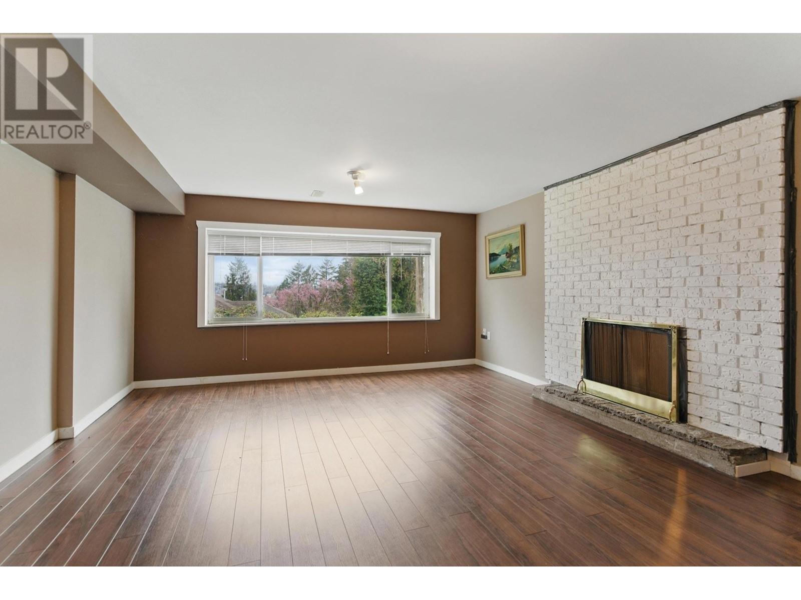 233 Montgomery Street, Coquitlam, British Columbia  V3K 5E7 - Photo 2 - R2988105
