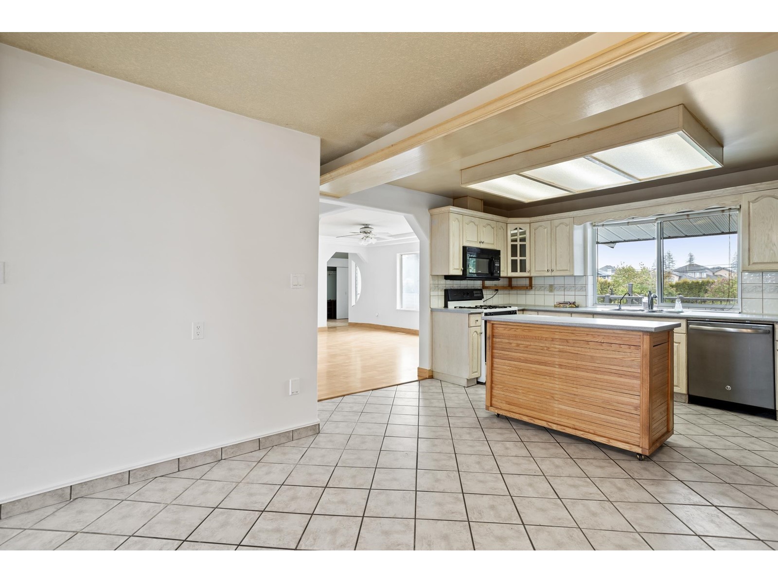 6129 126 Street, Surrey, British Columbia  V3X 1V7 - Photo 4 - R2987833