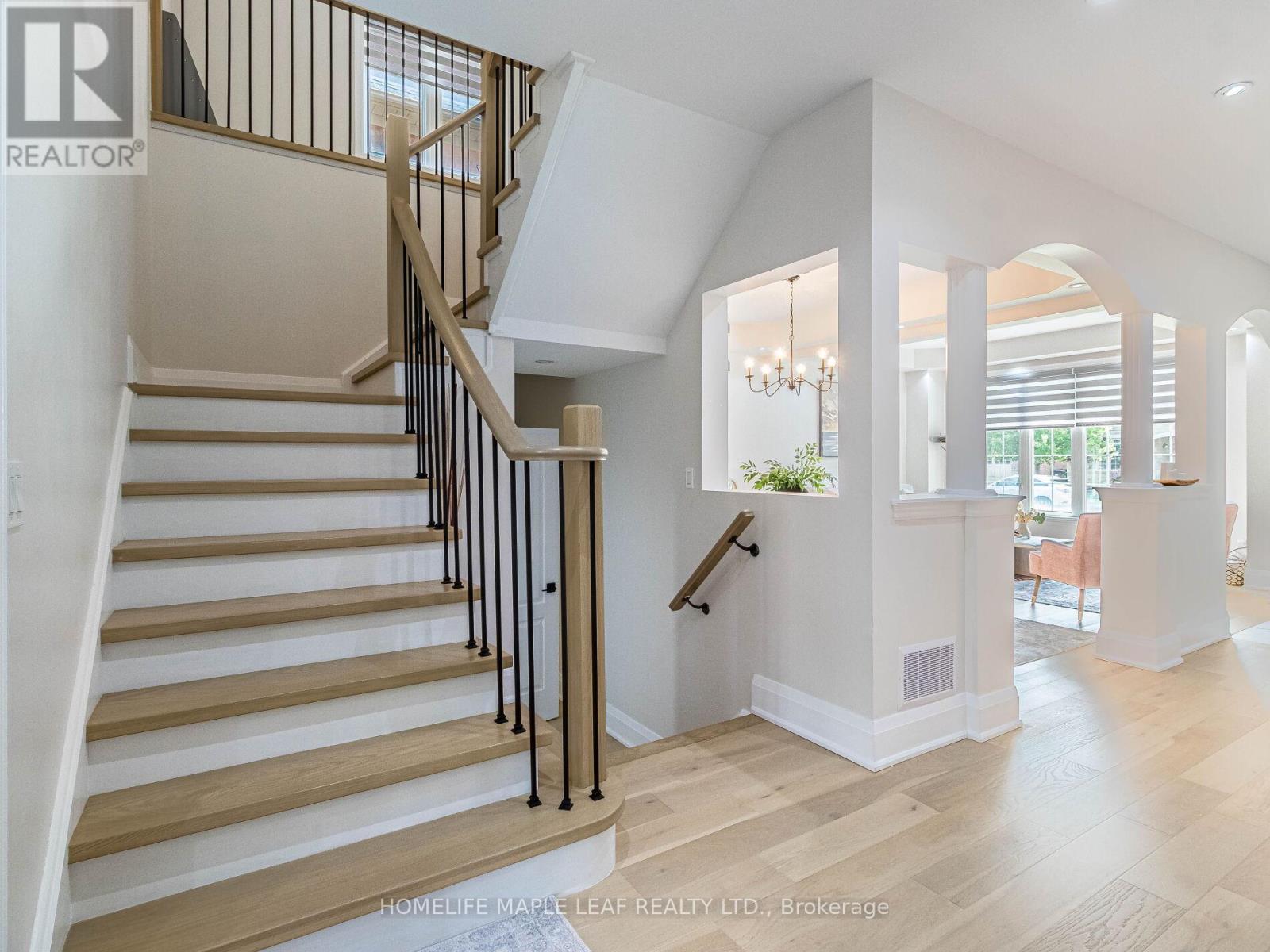 144 Bloomsbury Avenue, Brampton, Ontario  L6P 2X2 - Photo 8 - W12070666