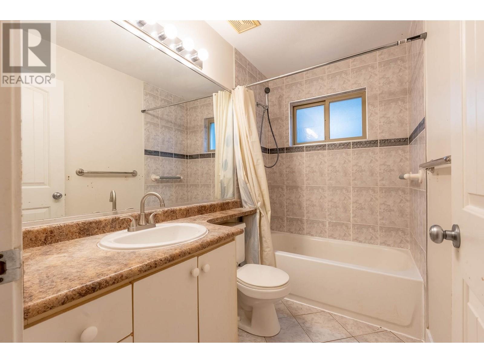 7332 1st Street, Burnaby, British Columbia  V3N 3S8 - Photo 11 - R2987503