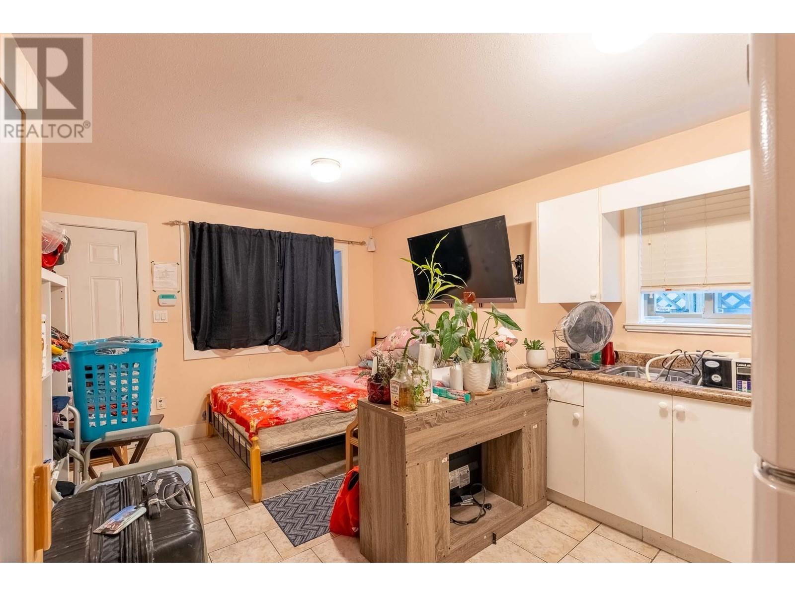 7332 1st Street, Burnaby, British Columbia  V3N 3S8 - Photo 15 - R2987503