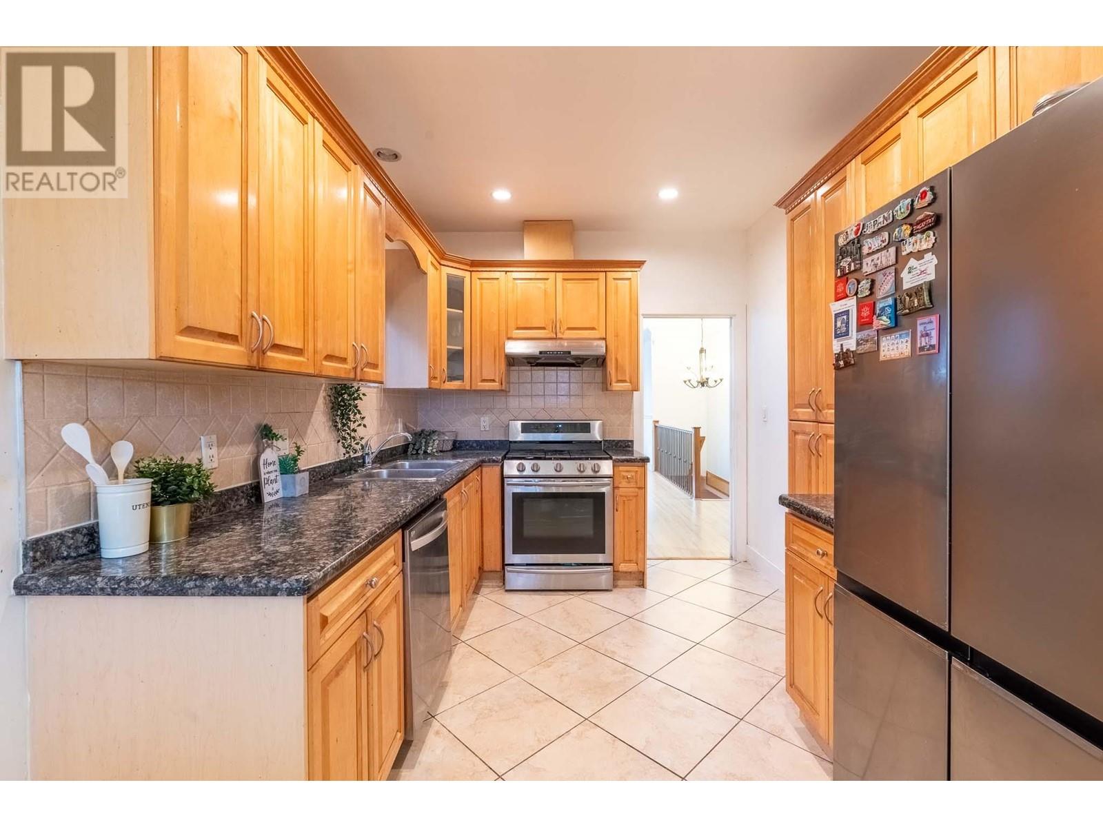 7332 1st Street, Burnaby, British Columbia  V3N 3S8 - Photo 5 - R2987503