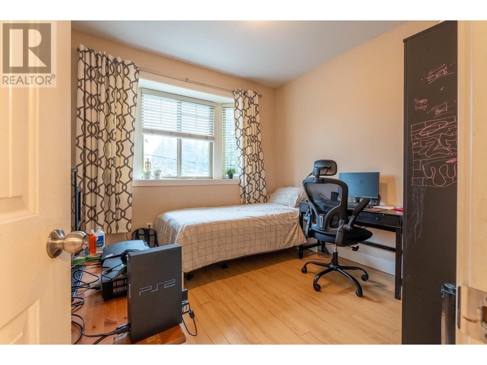 7332 1st Street, Burnaby, British Columbia  V3N 3S8 - Photo 10 - R2987503