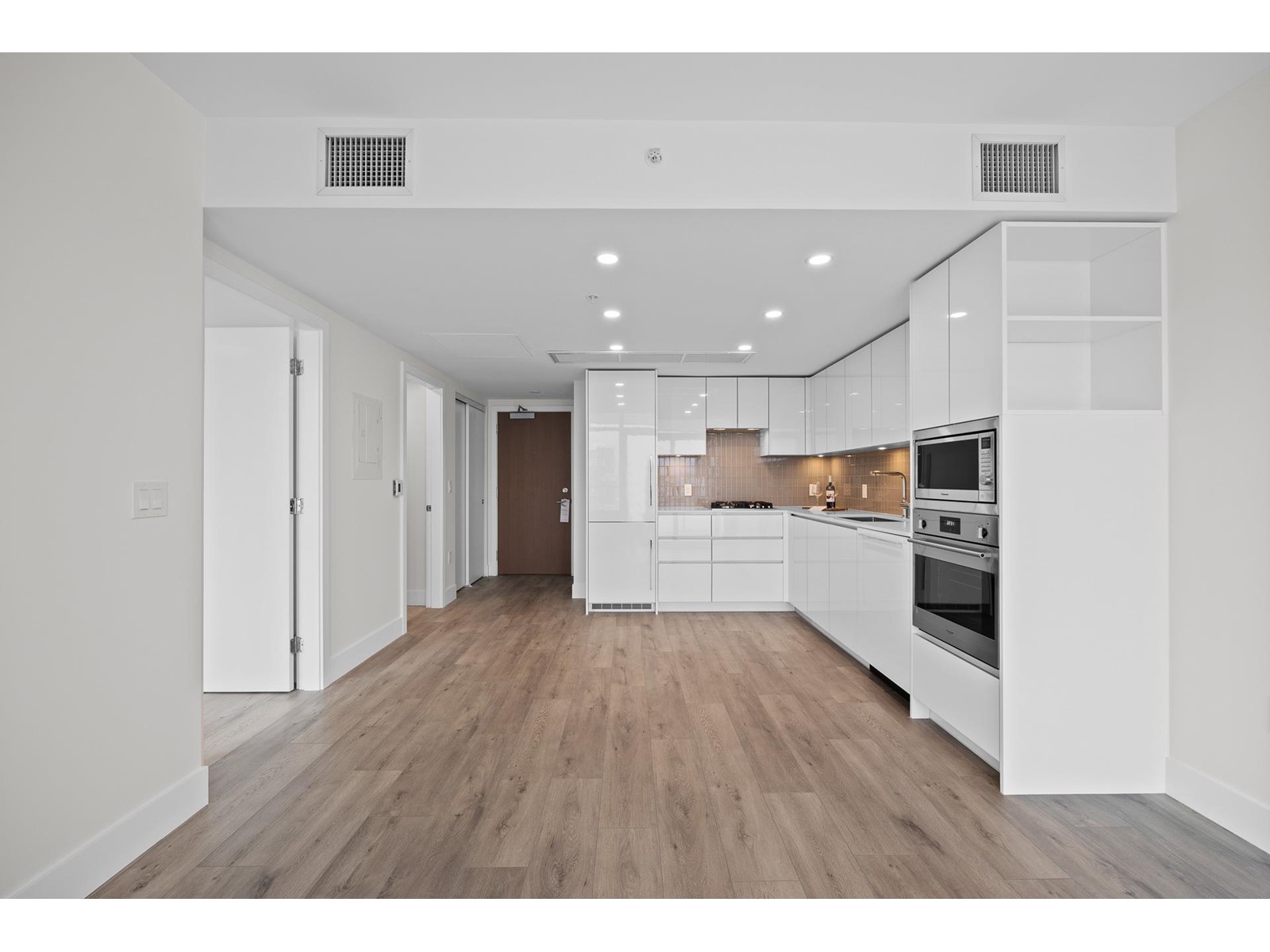 2407 10428 Whalley Boulevard, Surrey, British Columbia  V3T 1W6 - Photo 10 - R2988148