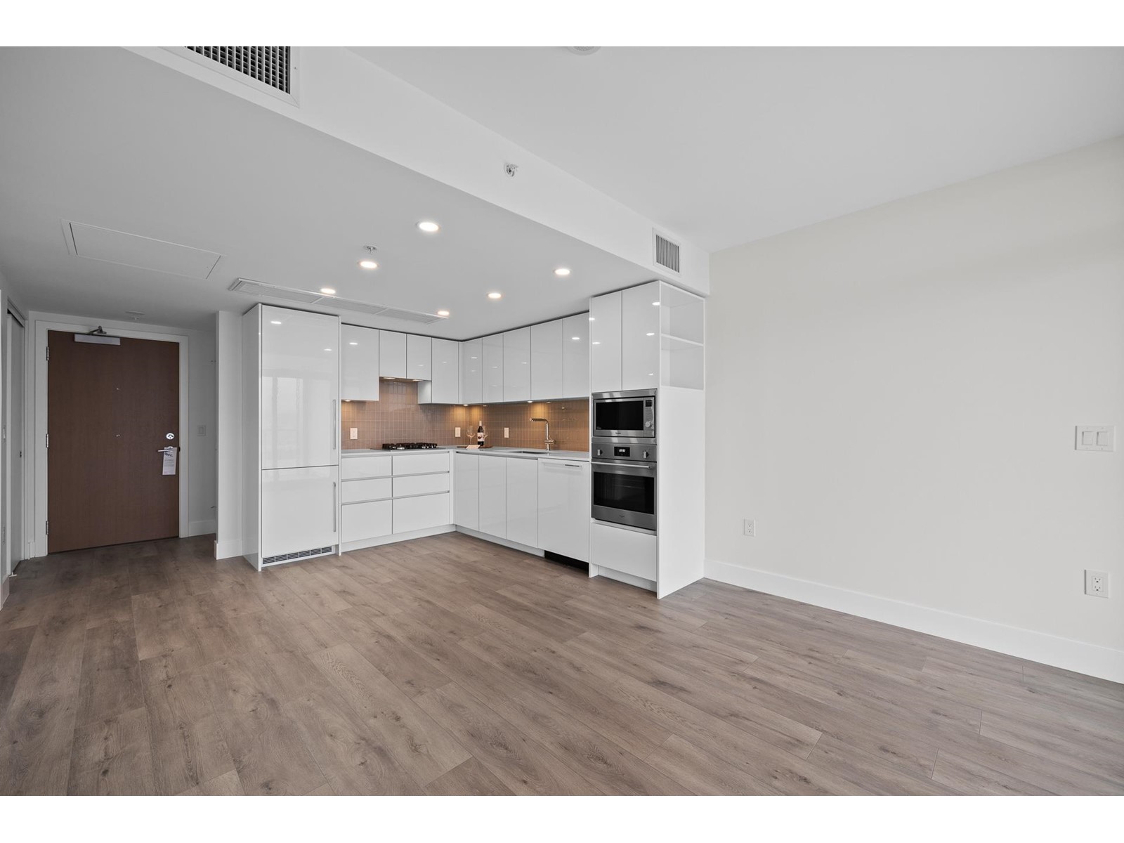 2407 10428 Whalley Boulevard, Surrey, British Columbia  V3T 1W6 - Photo 9 - R2988148
