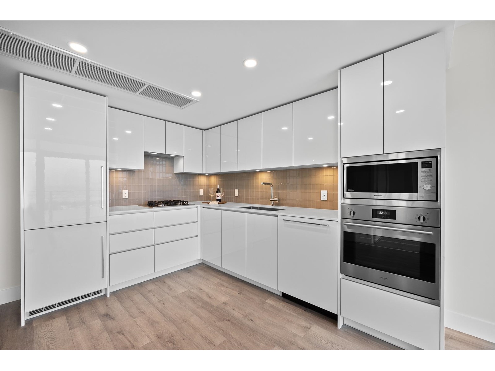 2407 10428 Whalley Boulevard, Surrey, British Columbia  V3T 1W6 - Photo 14 - R2988148