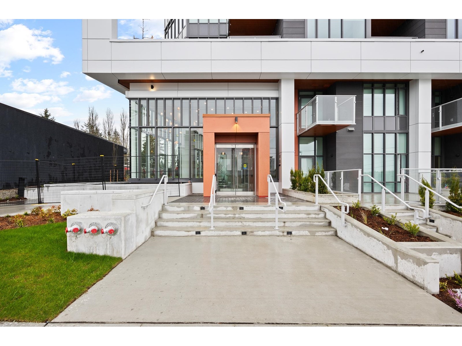 2407 10428 Whalley Boulevard, Surrey, British Columbia  V3T 1W6 - Photo 2 - R2988148