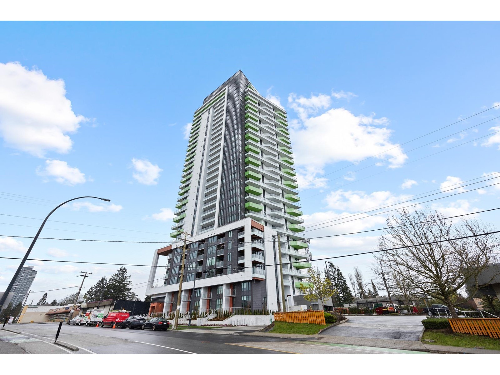 2407 10428 Whalley Boulevard, Surrey, British Columbia  V3T 1W6 - Photo 1 - R2988148