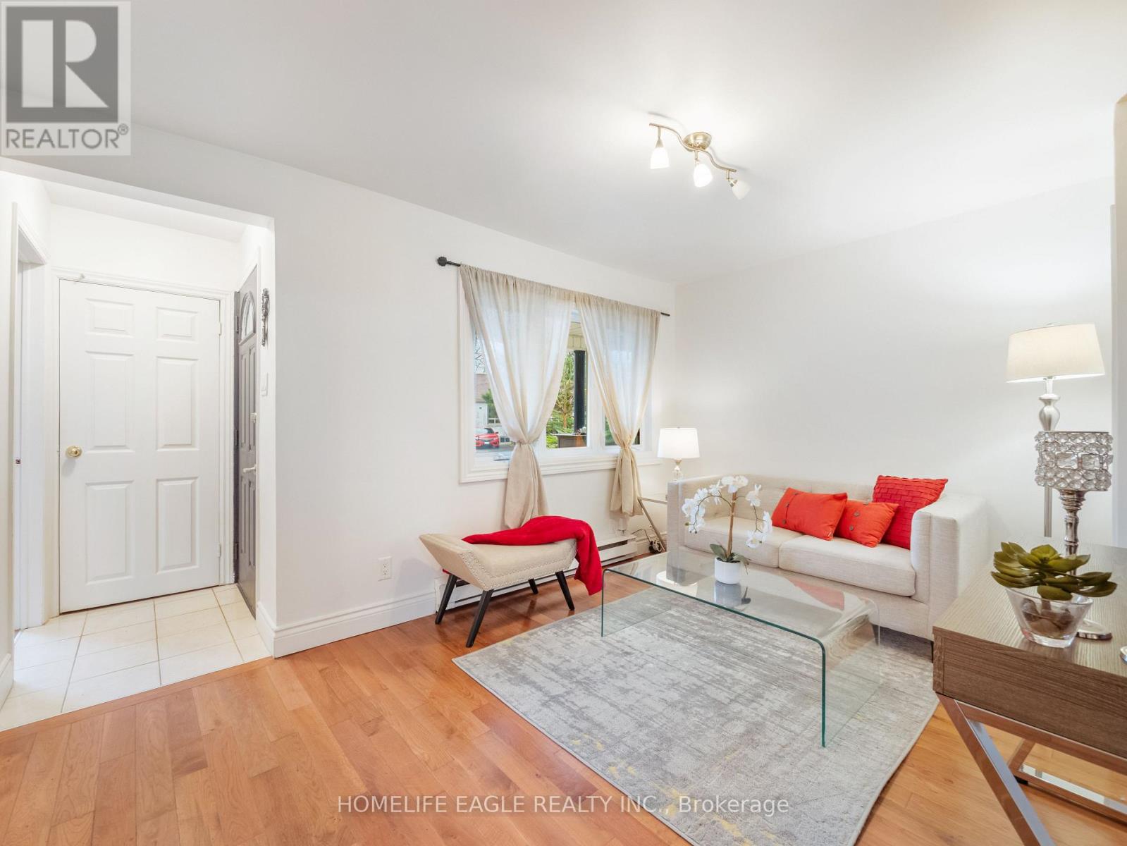 4 Hughes Street, Richmond Hill, Ontario  L4E 2V9 - Photo 6 - N12070211