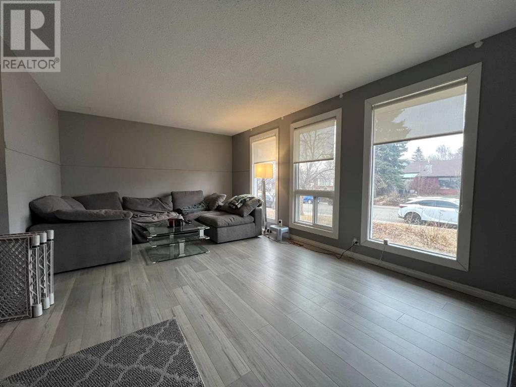 Property at 107 Pineson Place NE image 2