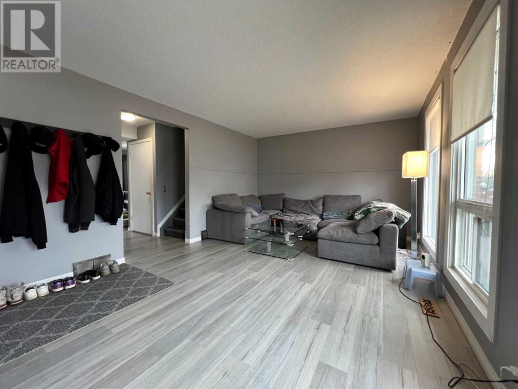 Property at 107 Pineson Place NE image 3