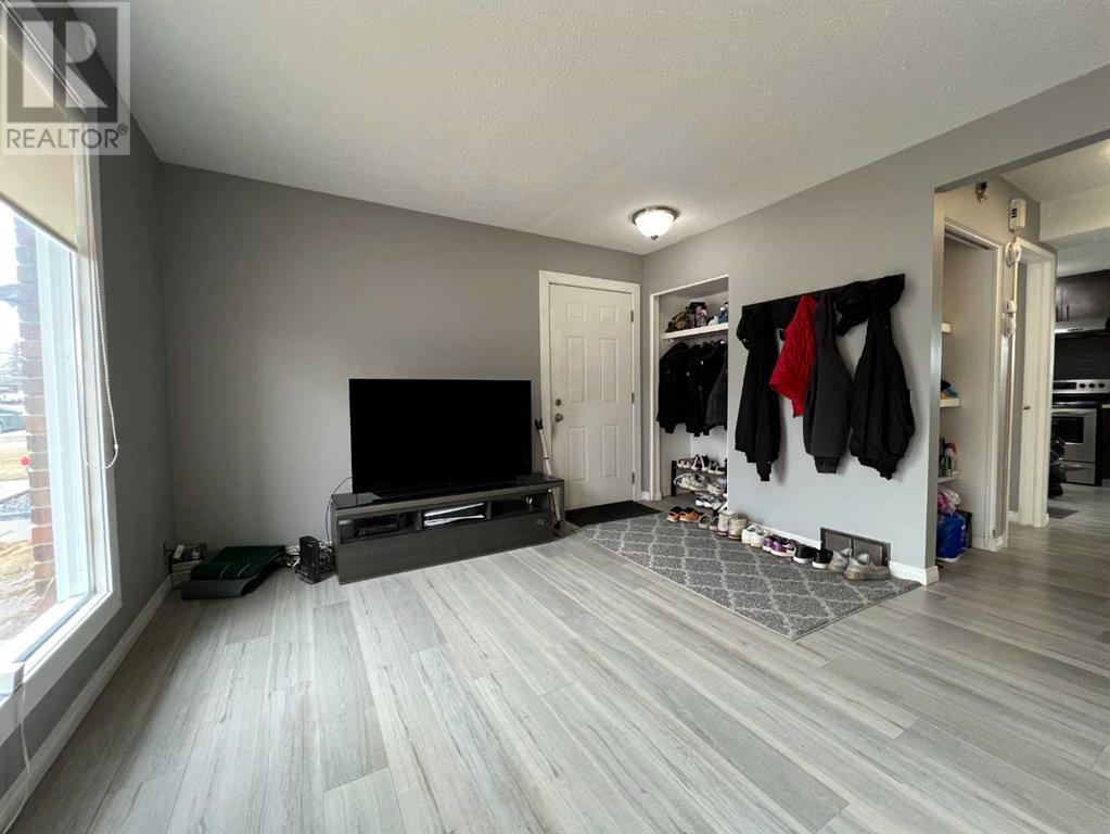 Property at 107 Pineson Place NE image 4