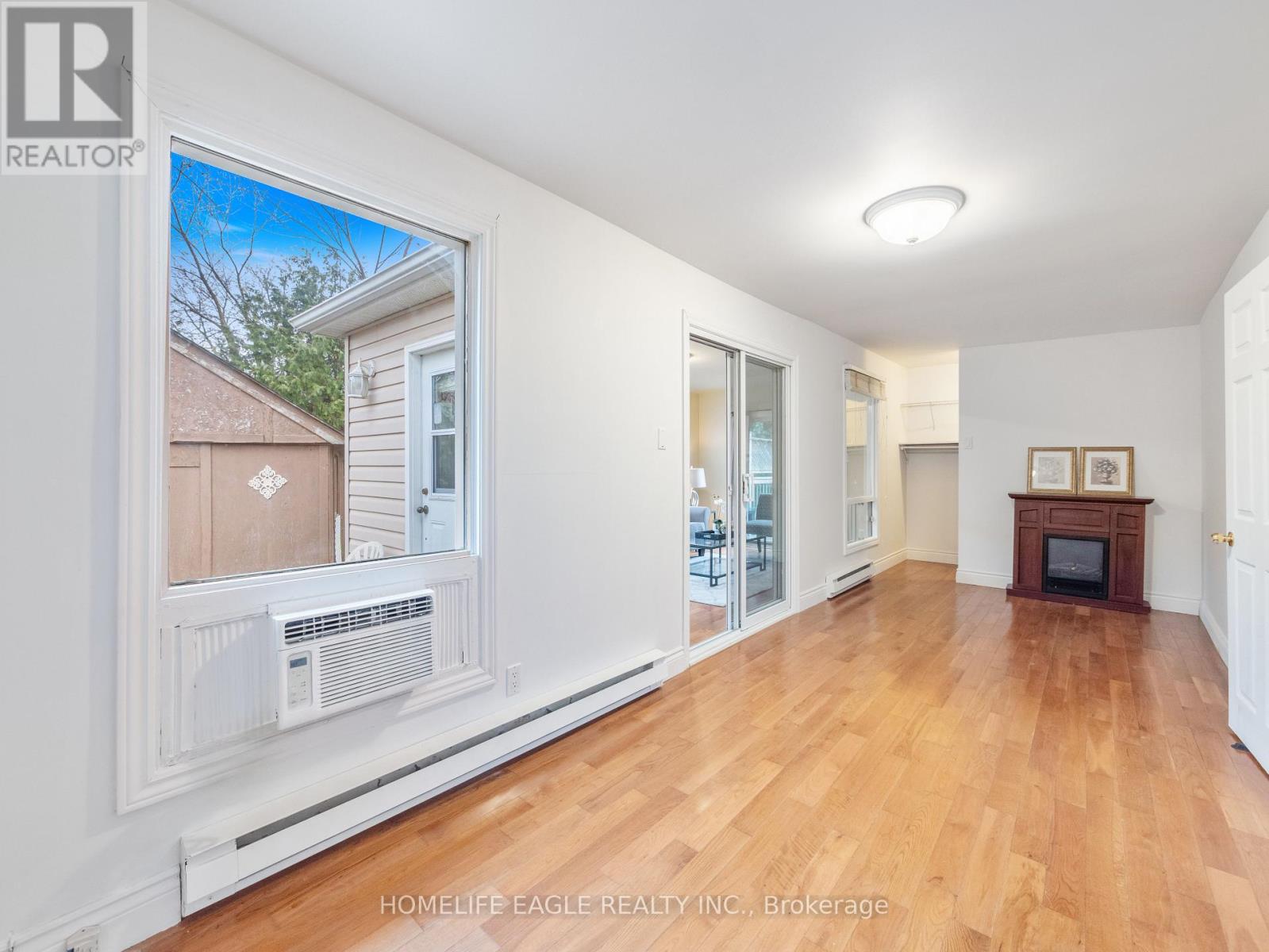 4 Hughes Street, Richmond Hill, Ontario  L4E 2V9 - Photo 19 - N12070211