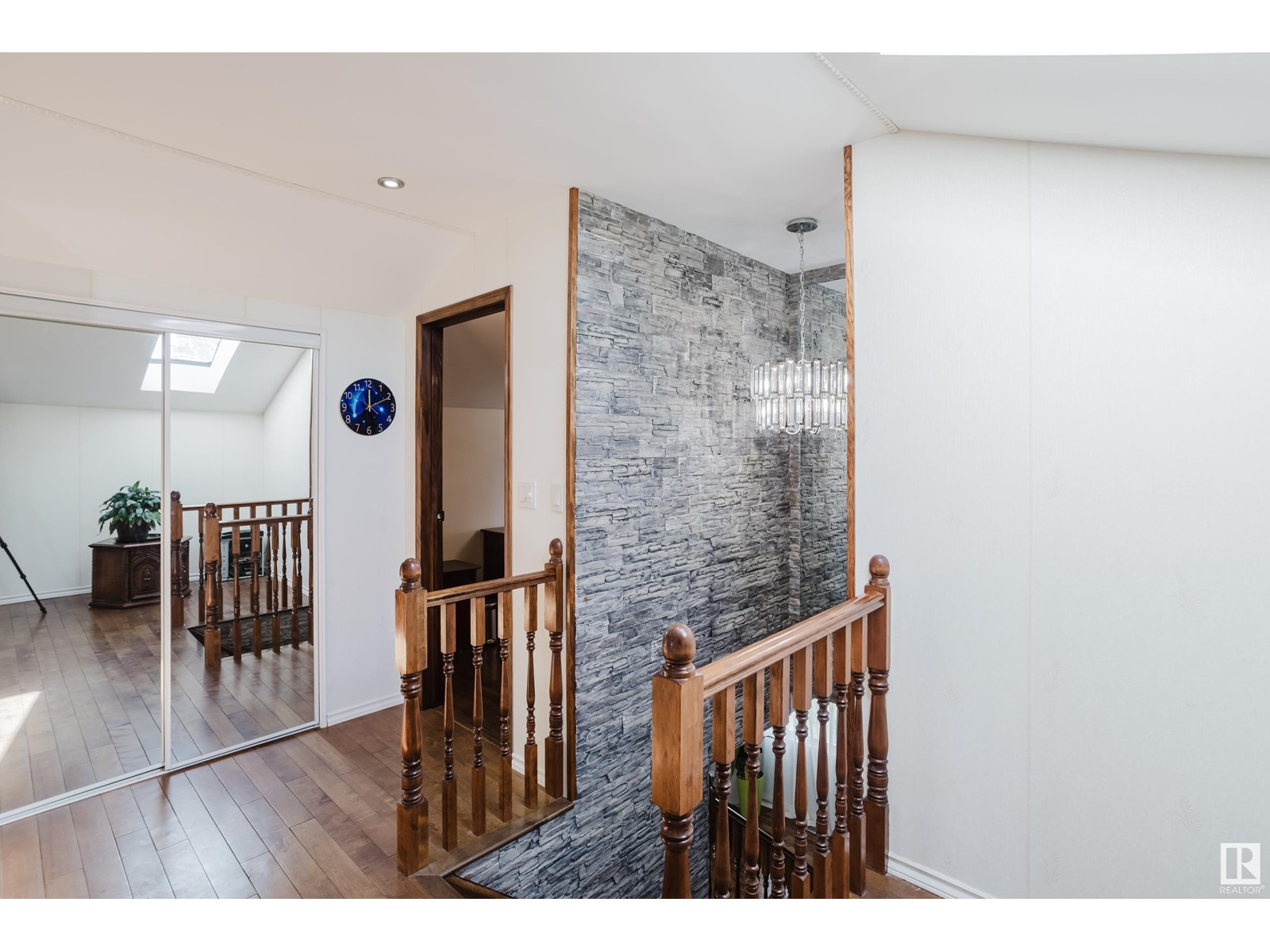 Property at 11916 71 ST NW image 4