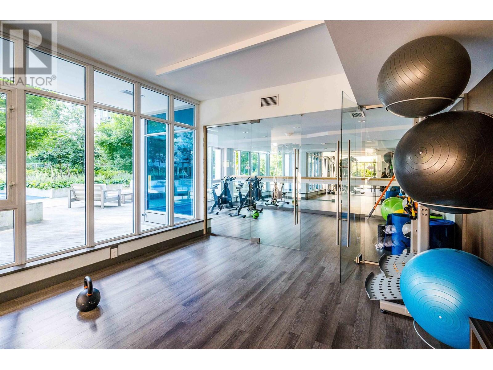 Listing Picture 8 of 12 : 803 2288 ALPHA AVENUE, Burnaby / 本拿比 - 魯藝地產 Yvonne Lu Group - MLS Medallion Club Member