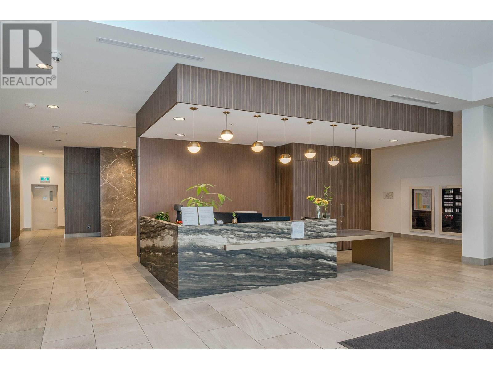 Listing Picture 3 of 12 : 803 2288 ALPHA AVENUE, Burnaby / 本拿比 - 魯藝地產 Yvonne Lu Group - MLS Medallion Club Member