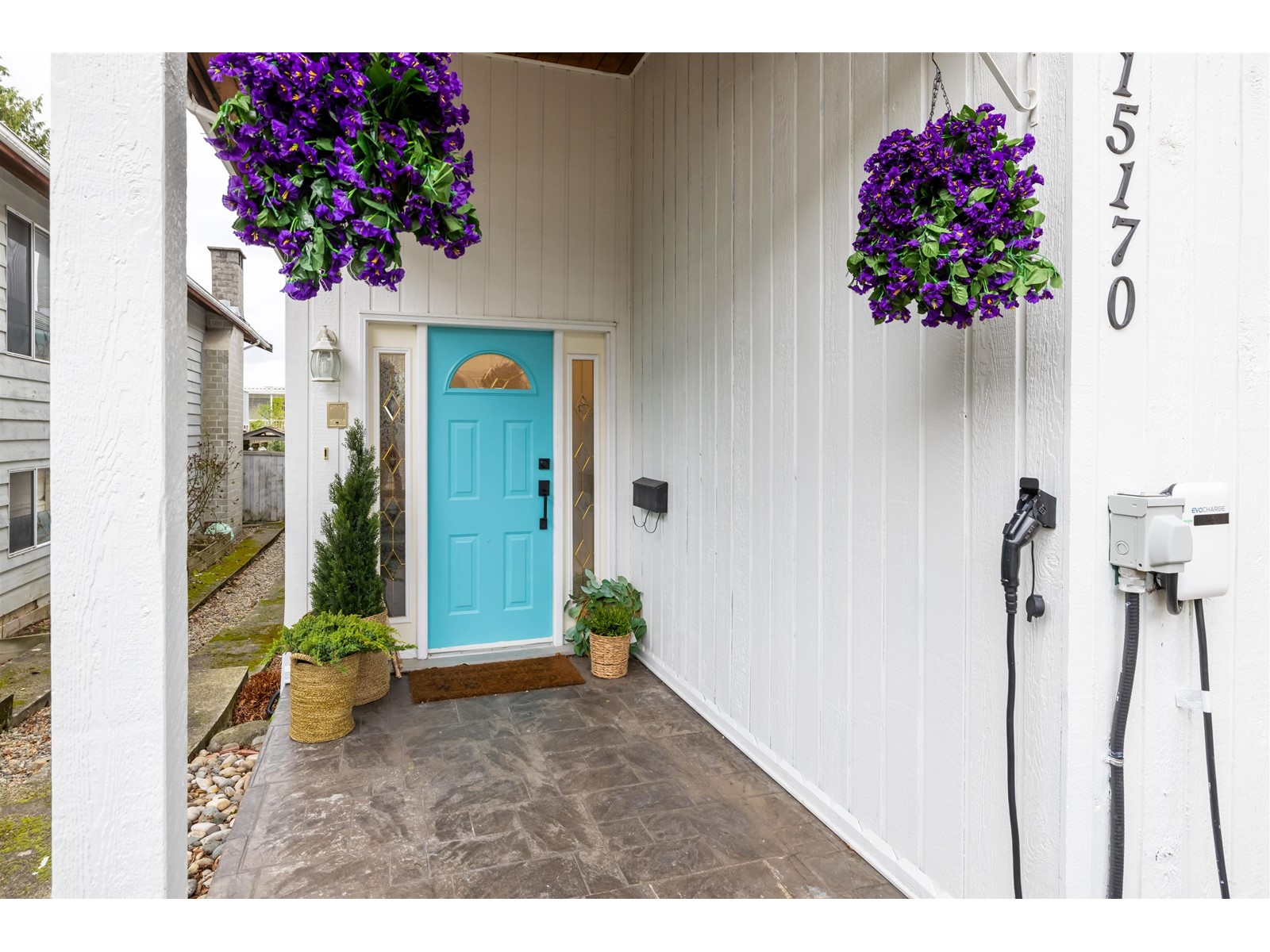 Property at 15170 BEACHVIEW AVENUE image 4