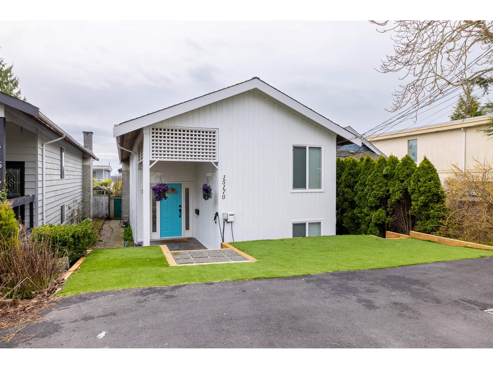 Property at 15170 BEACHVIEW AVENUE image 3