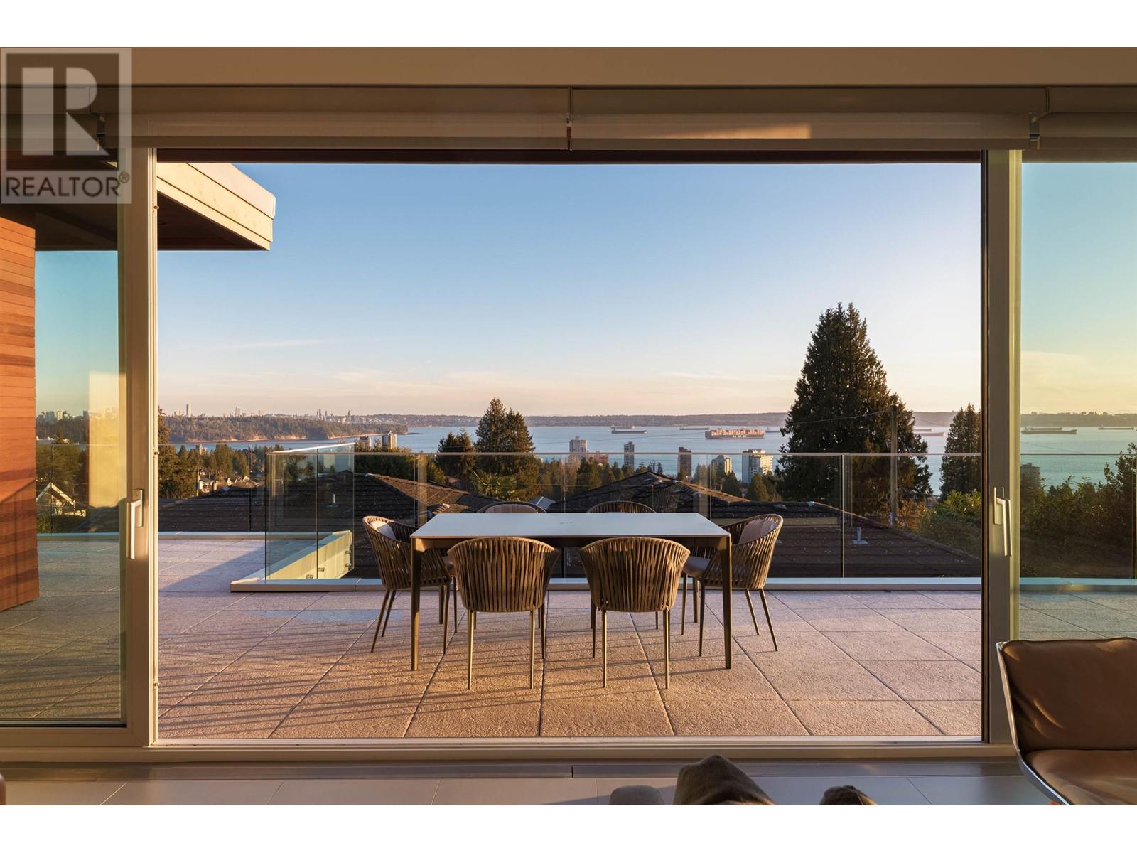 1715 22ND STREET, west vancouver, British Columbia