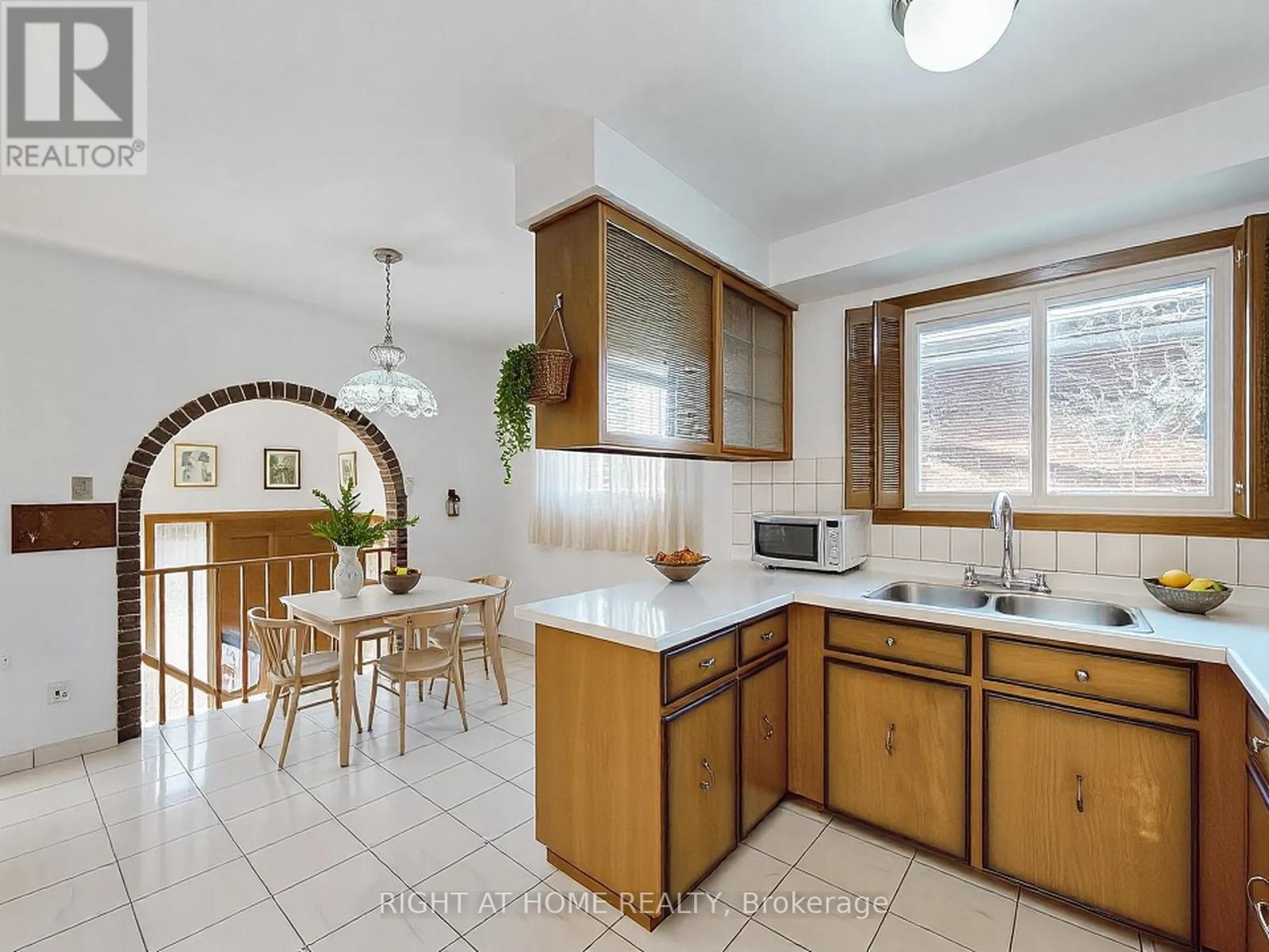 139 Milady Road, Toronto, Ontario  M9L 2J1 - Photo 9 - W12044570