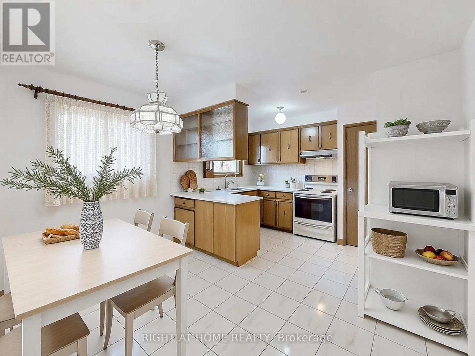 139 Milady Road, Toronto, Ontario  M9L 2J1 - Photo 8 - W12044570