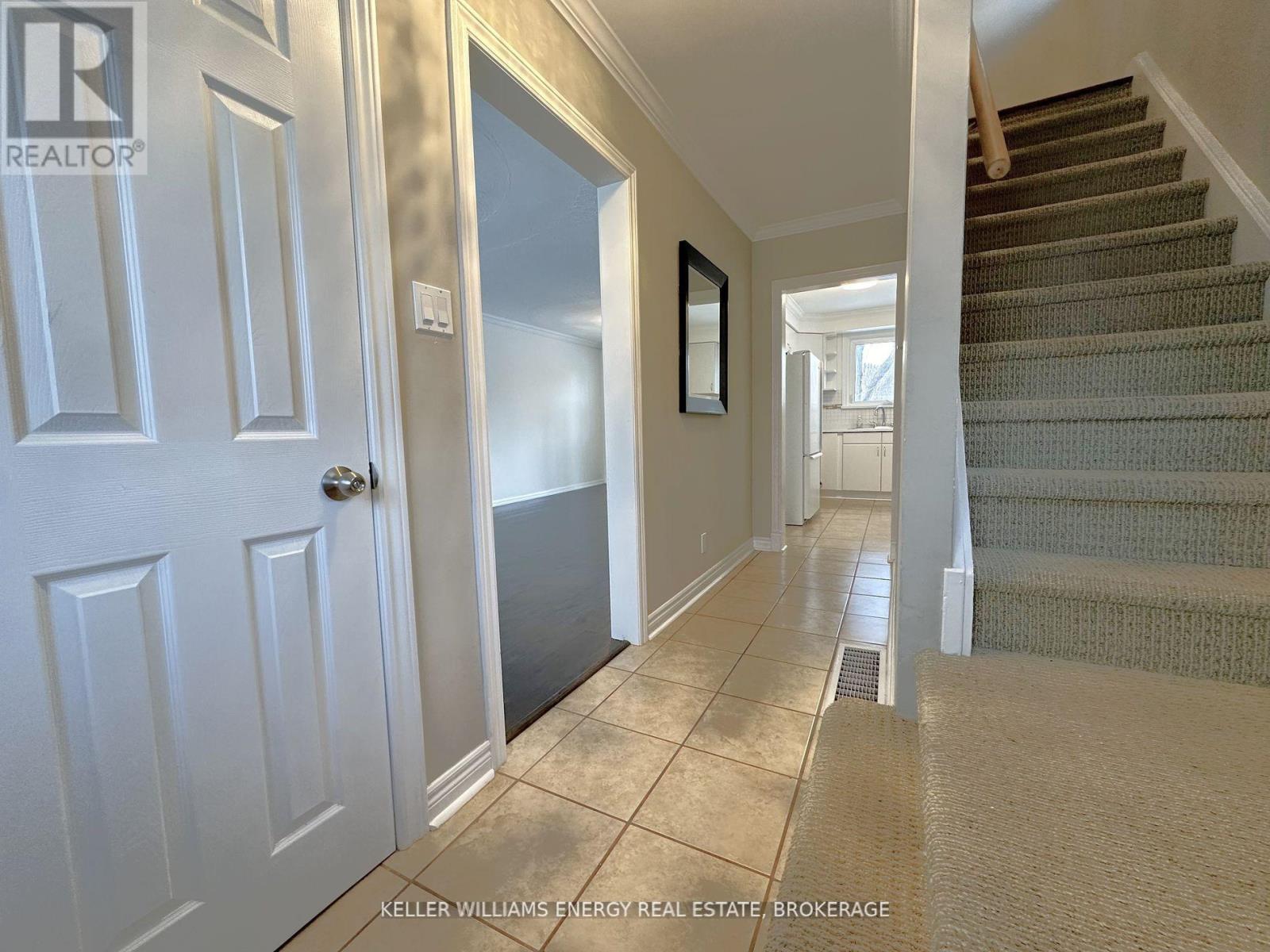Property at 714 DUNLOP STREET W image 3
