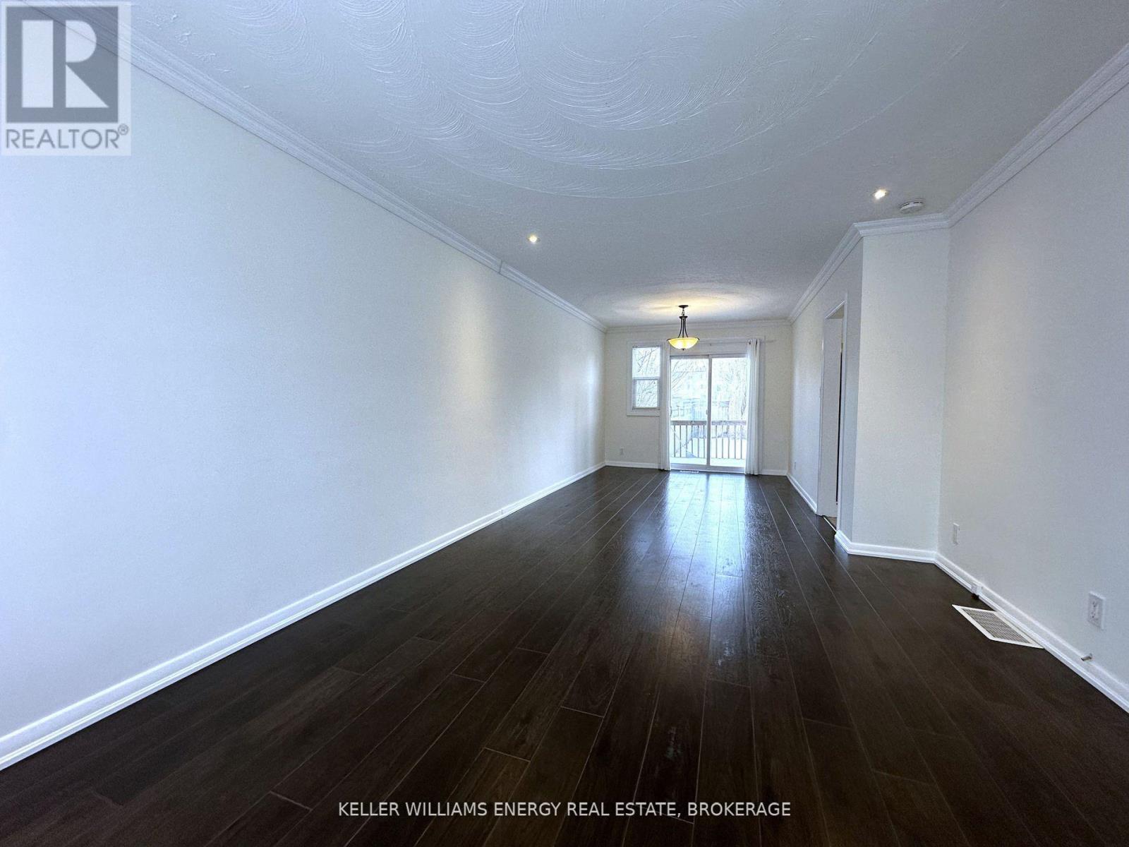 Property at 714 DUNLOP STREET W image 5