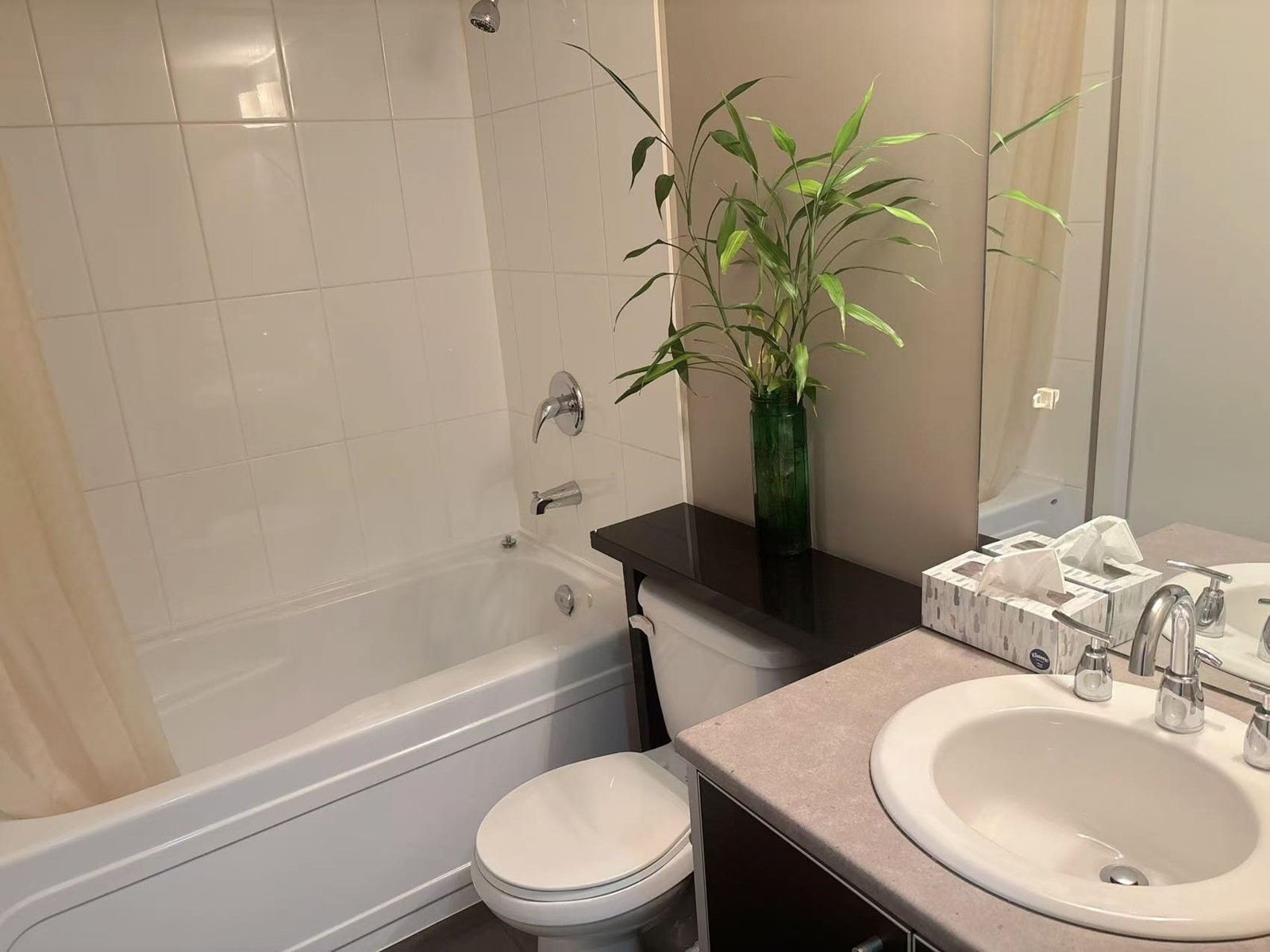 610 13688 100th Avenue, Surrey, British Columbia  V3T 0G5 - Photo 5 - R2988142