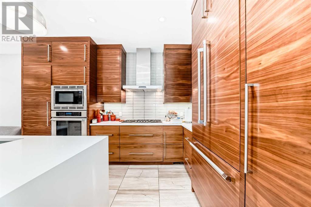 Property at 2414 31 Avenue SW image 4