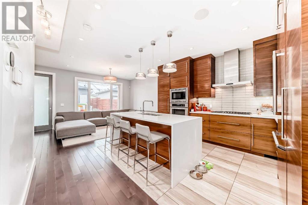 Property at 2414 31 Avenue SW image 3