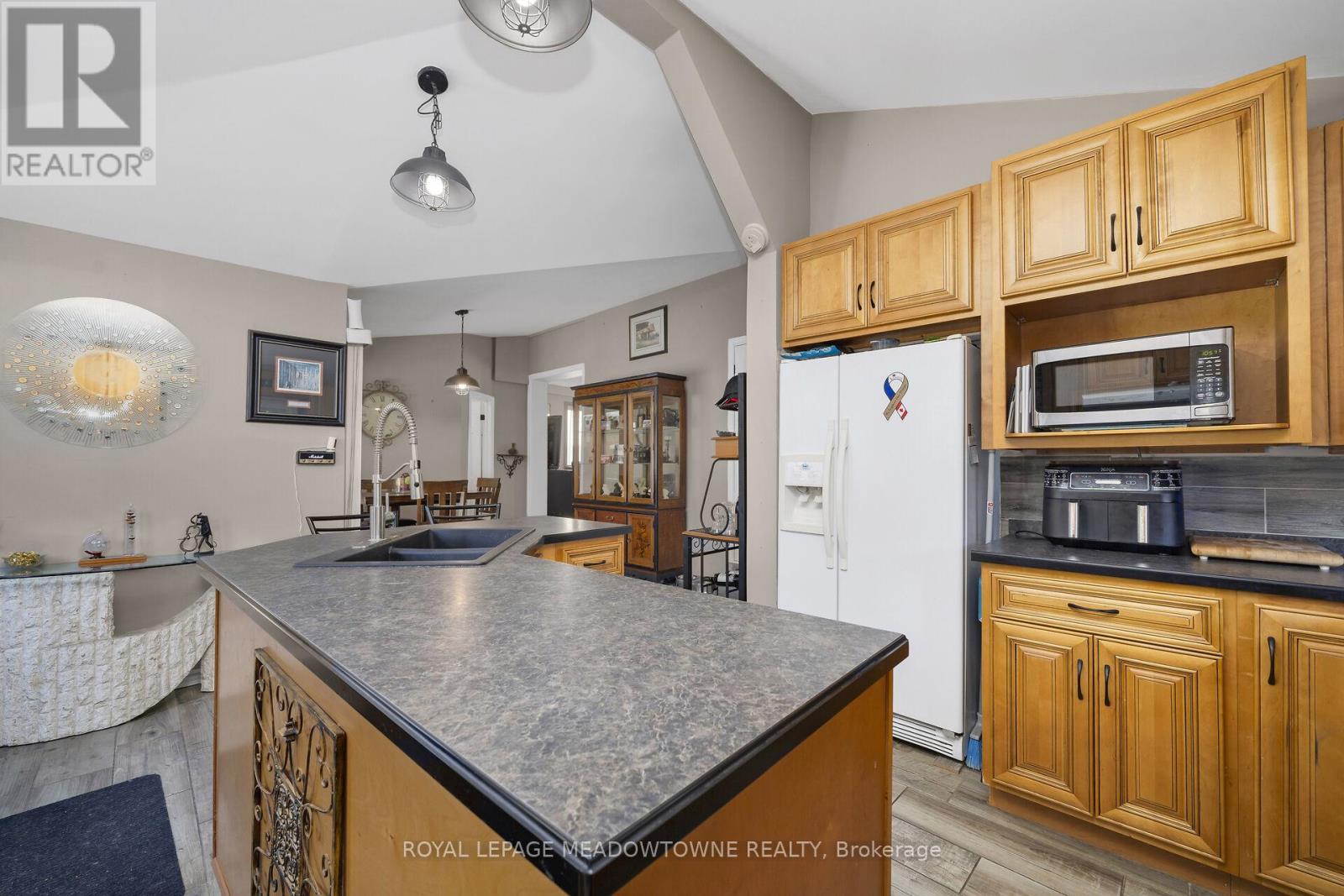 46 Main Street S, Halton Hills, Ontario  L7J 1X4 - Photo 6 - W12070791