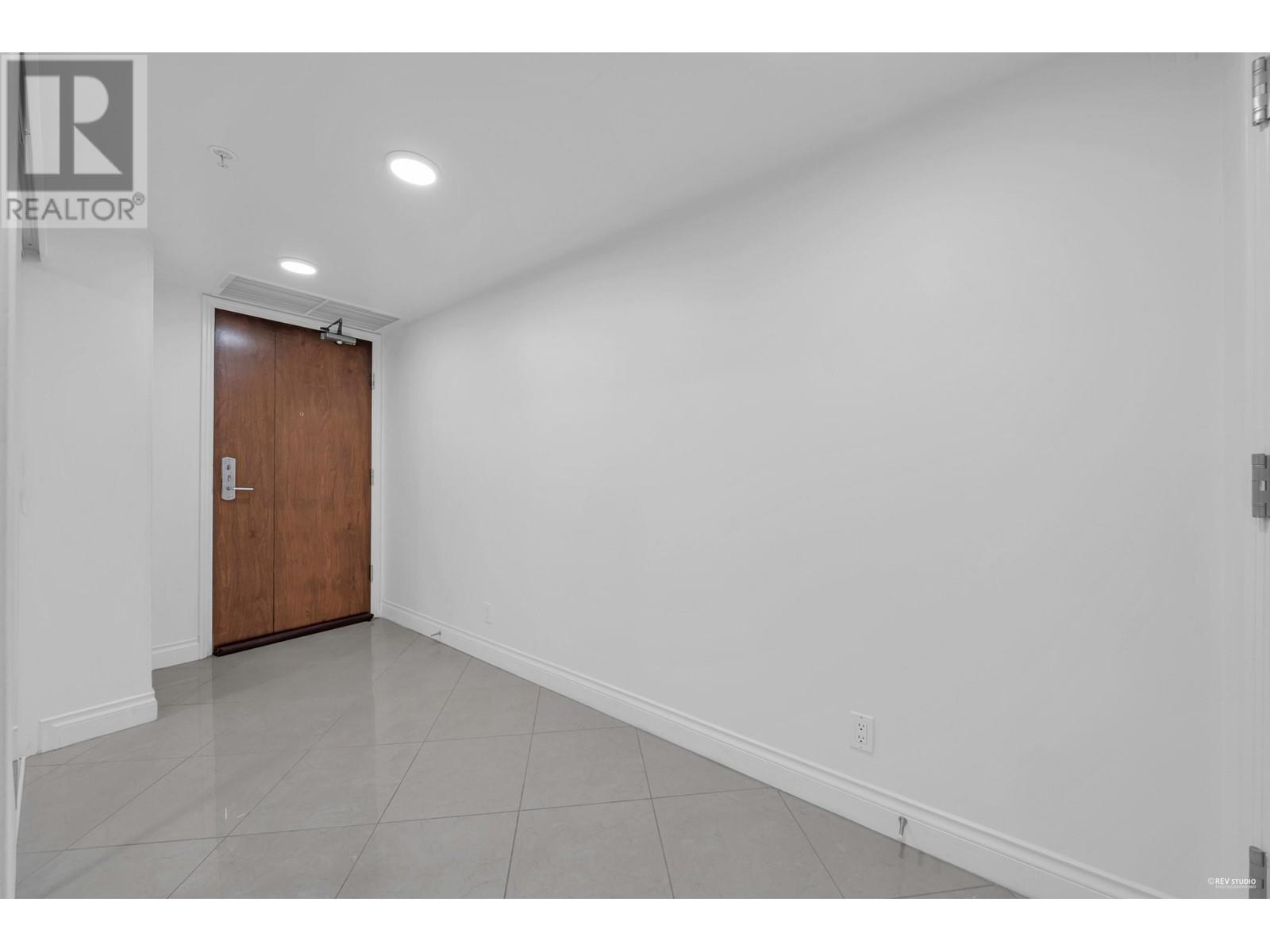 502 133 E Esplanade, North Vancouver, British Columbia  V7L 1A1 - Photo 4 - R2987581