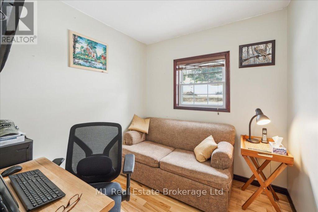 16a Hayhoe Road, Seguin, Ontario  P2A 2W8 - Photo 12 - X12070805