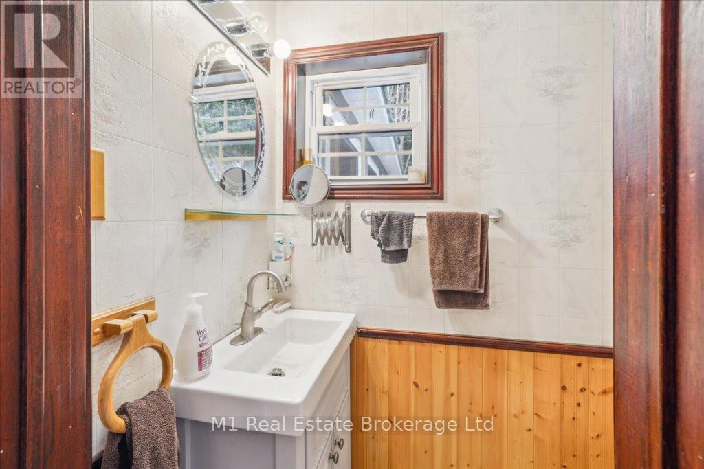 16a Hayhoe Road, Seguin, Ontario  P2A 2W8 - Photo 18 - X12070805