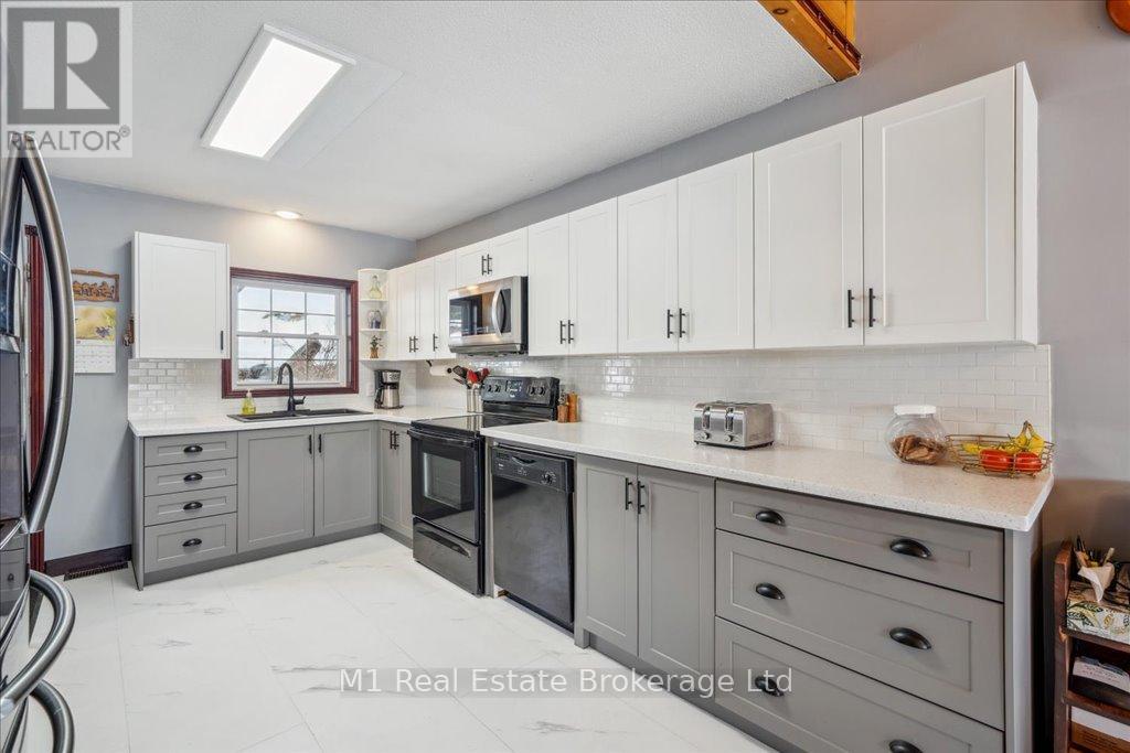16a Hayhoe Road, Seguin, Ontario  P2A 2W8 - Photo 6 - X12070805