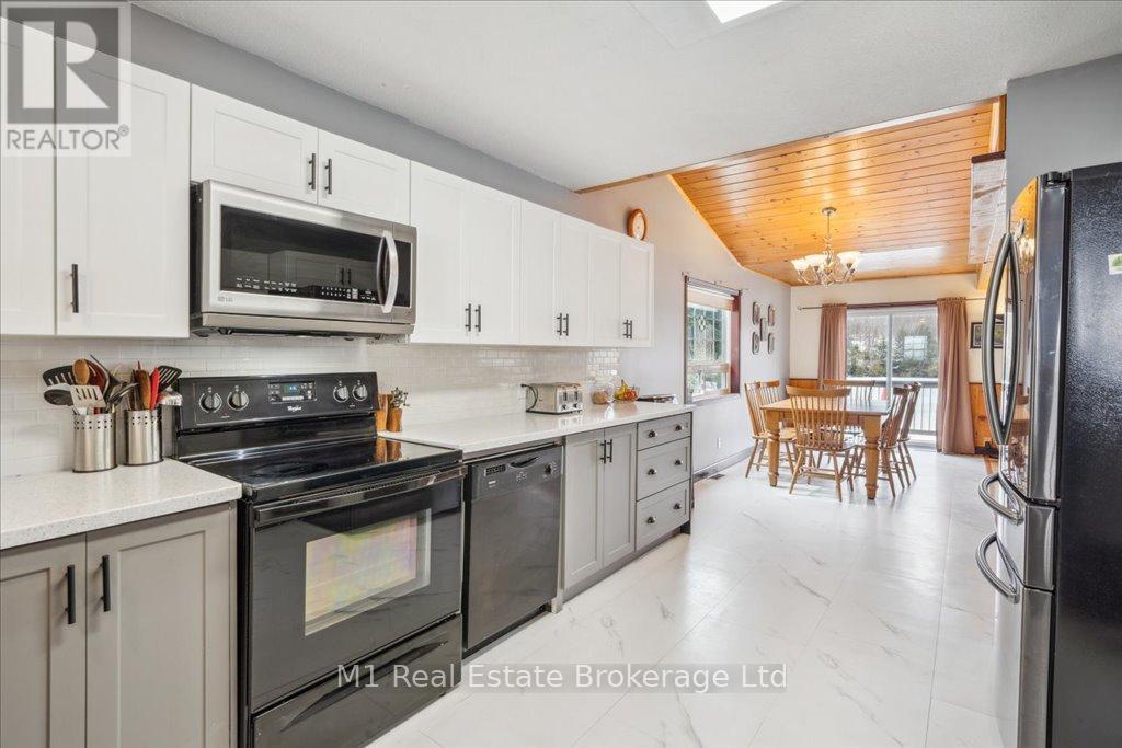 16a Hayhoe Road, Seguin, Ontario  P2A 2W8 - Photo 8 - X12070805
