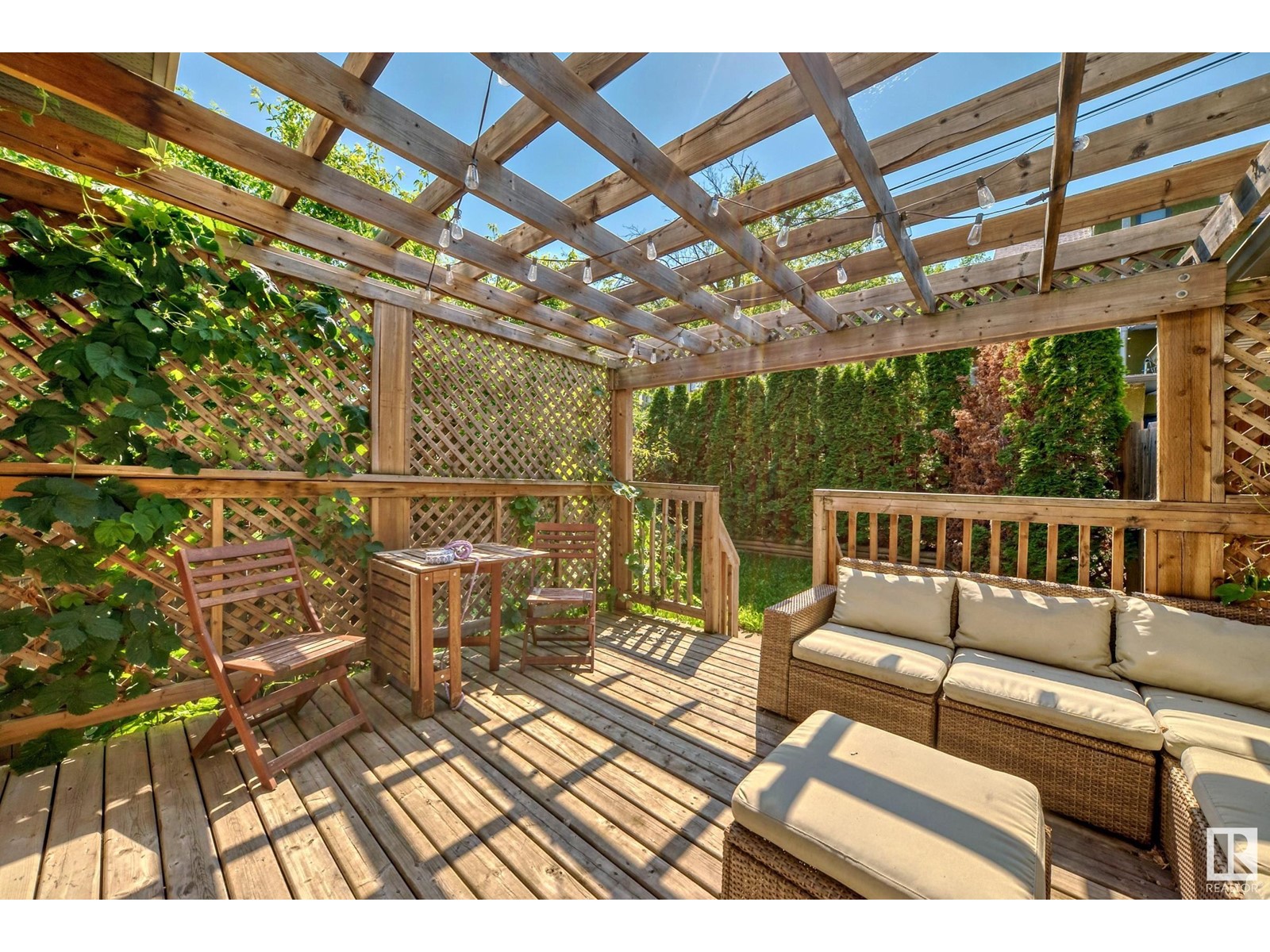 Property at 10048 93 ST NW image 1