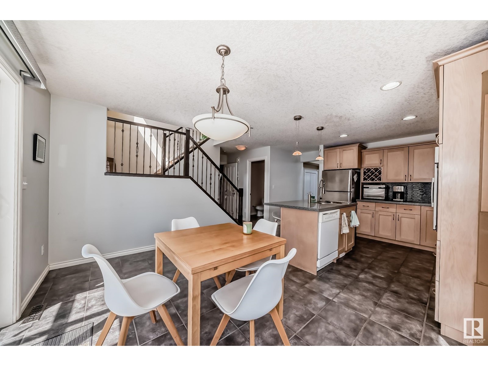 Property at 10048 93 ST NW image 3
