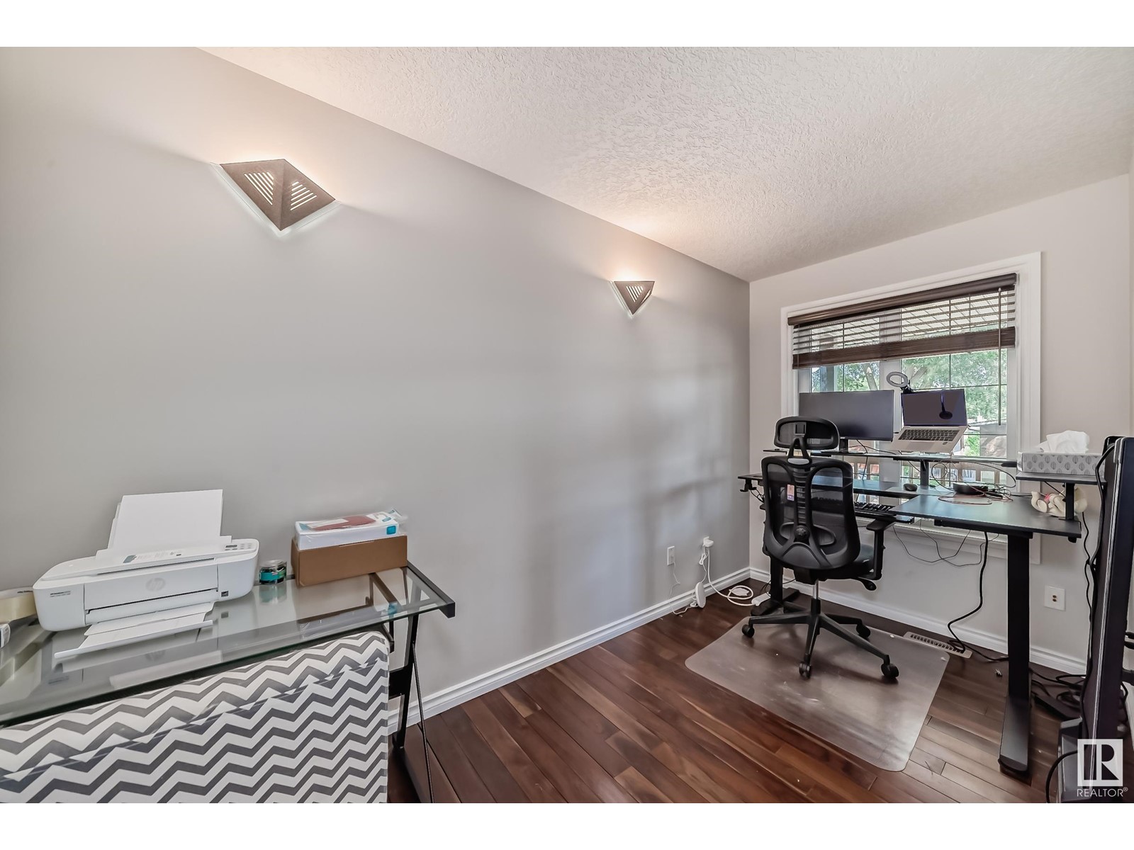 Property at 10048 93 ST NW image 4