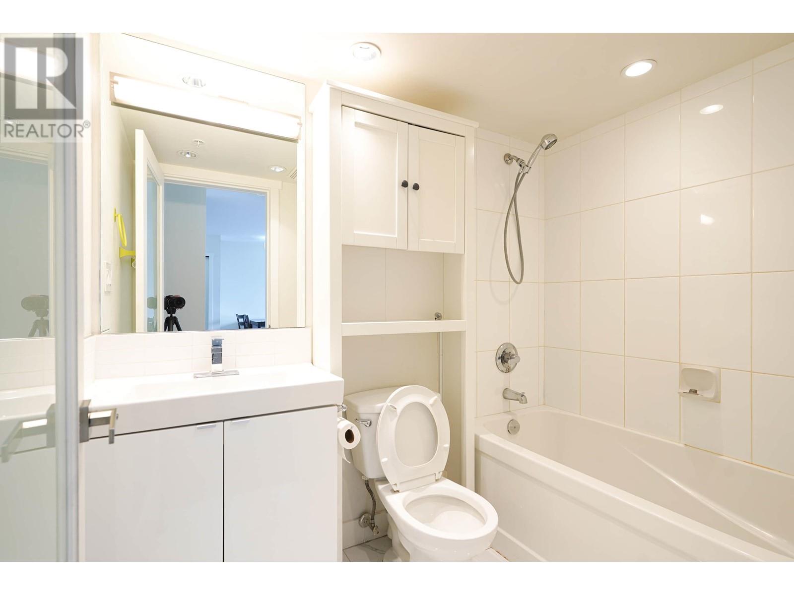 Listing Picture 10 of 27 : 1403 3455 ASCOT PLACE, Vancouver / 溫哥華 - 魯藝地產 Yvonne Lu Group - MLS Medallion Club Member