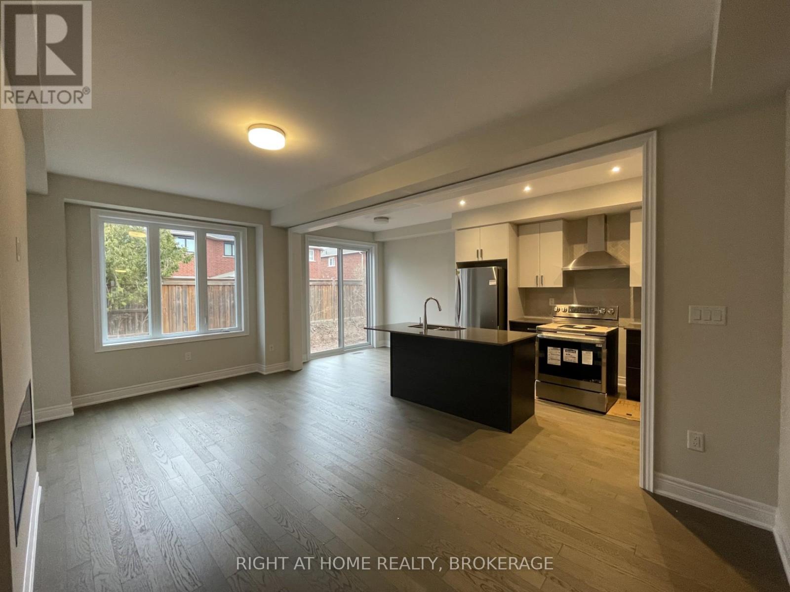 16 - 2184 Postmaster Drive, Oakville, Ontario  L6M 5T1 - Photo 2 - W12070812